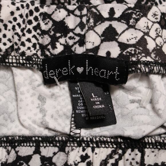 Derek Heart Snake Print Ruffle Hem Shorts Wide Leg Lightweight Lounge Size L - Picture 6 of 8